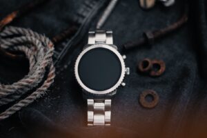 Zegarek z Energii Odkryj Smartwatch z GPS, Który Włączy Twoje Dni – Do 14 Dni Czasu Pracy na Jednej Dobrzej Baterii!