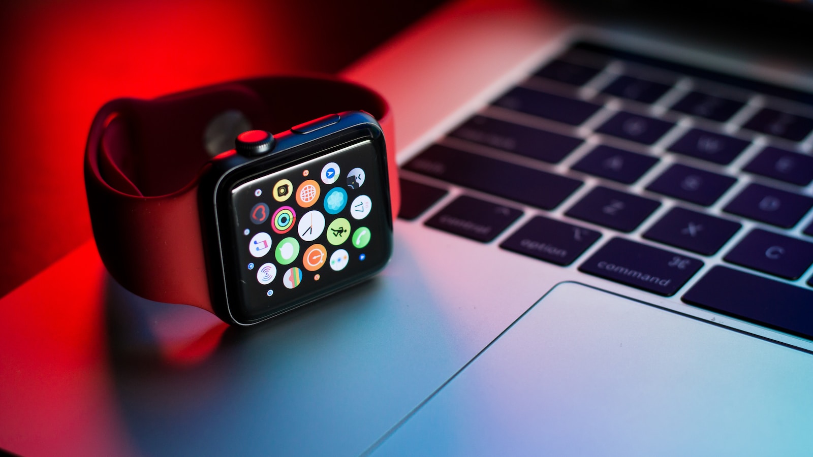 Apple Watch kontra Android Smartwatche i iPhone'y w starciu systemów!